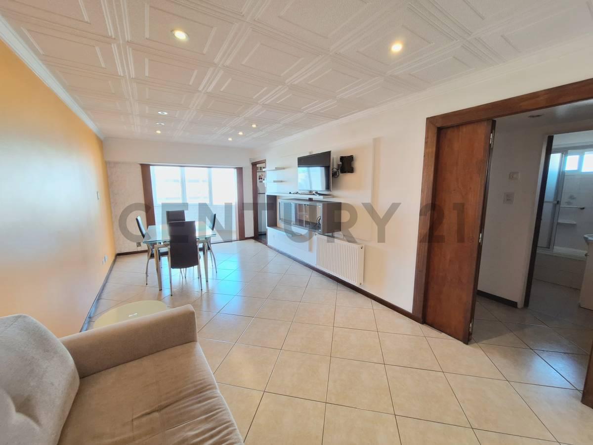 Foto de Departamento 3 ambientes con quincho y terraza zona La Perla, imagen 1