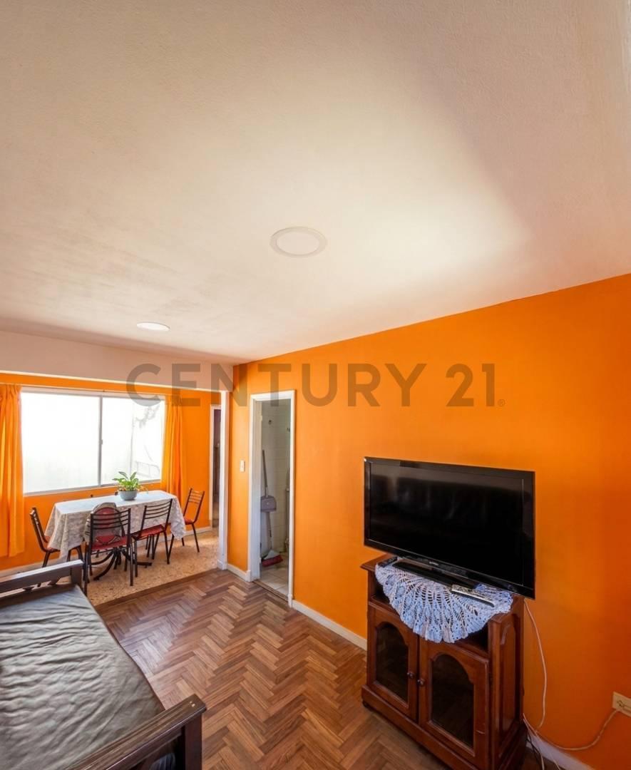 Foto de VENTA Departamento 3 ambientes en La Perla, imagen 1