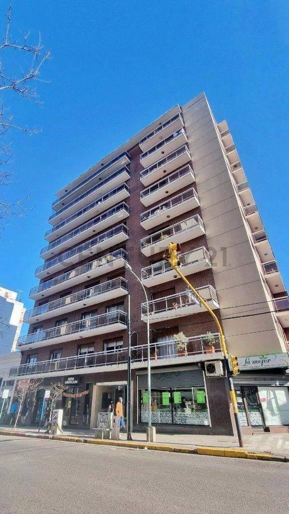 Foto de SEMIPISO 5 AMBIENTES DE CATEGORIA C/BALCON ZONA CENTRO C/COCHERA, imagen 3