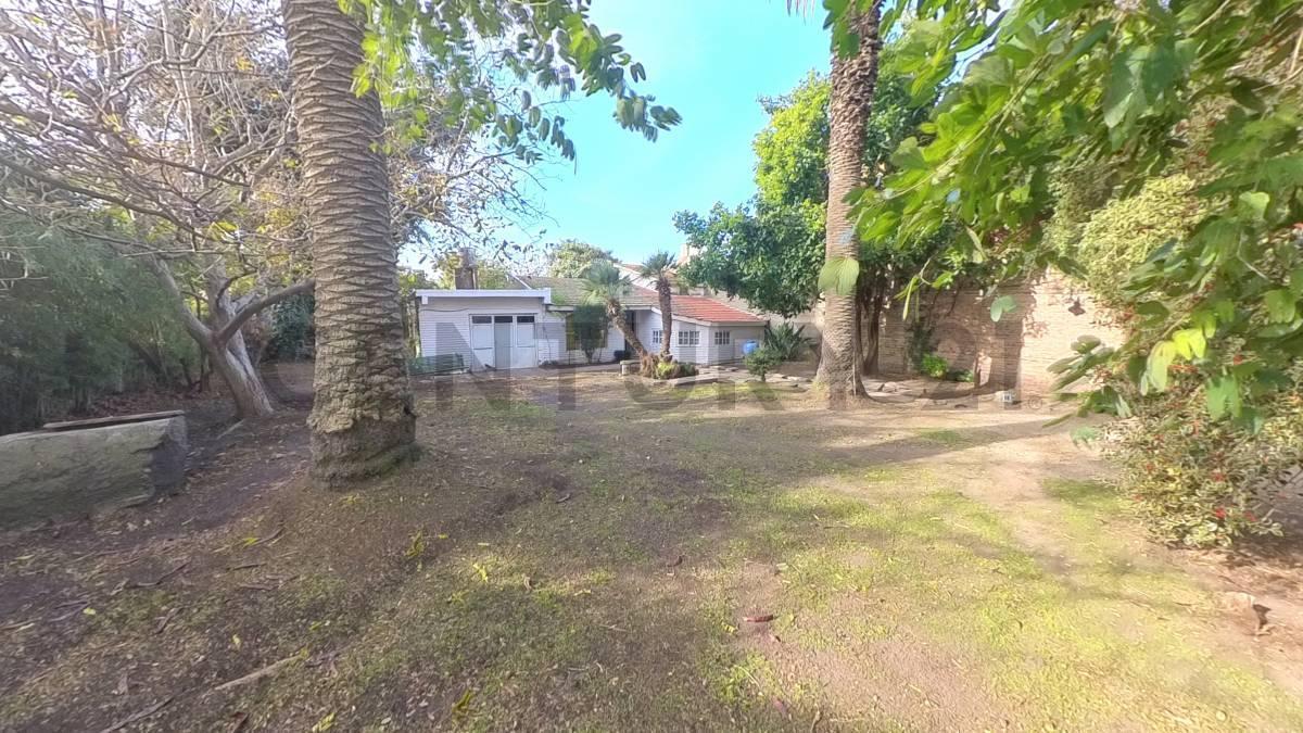 Foto de Casa sobre dos terrenos, imagen 2
