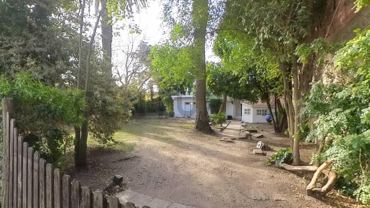 Foto de Casa sobre dos terrenos, imagen 1