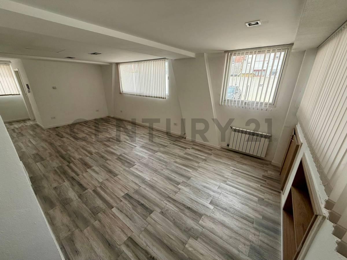 Foto de Oficina en Venta – La Perla | Planta Baja con Cochera, imagen 1