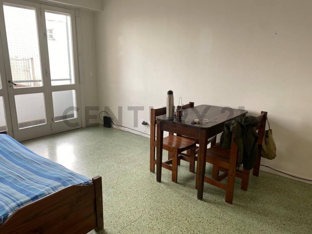 Foto de Departamento 2 ambientes en zona Plaza Colón – A 2 cuadras de la playa, imagen 1