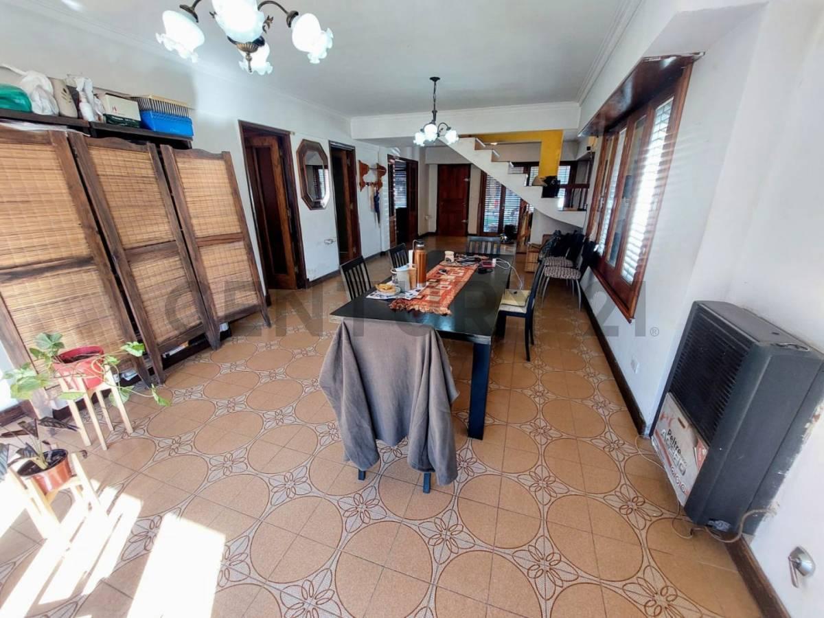Foto de VENTA CHALET CUATRO AMBIENTES PARQUE Y QUINCHO. CAISAMAR. MAR DEL PLATA, imagen 3