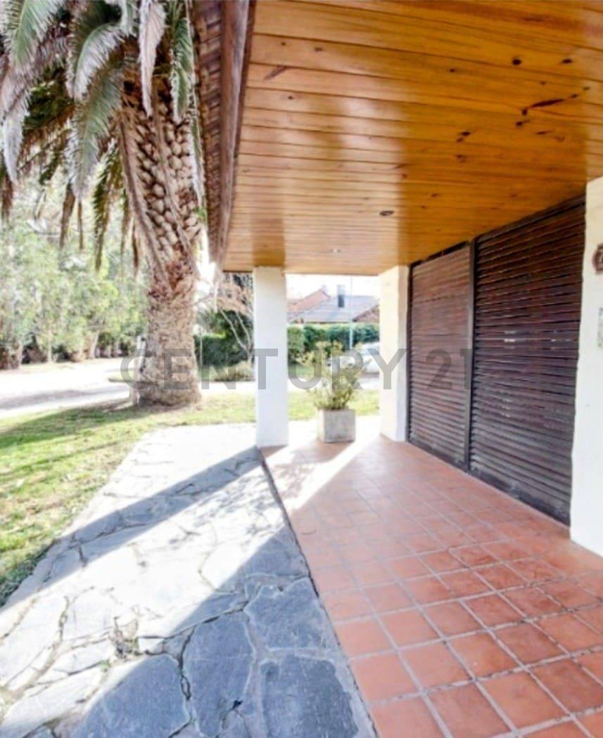 Foto de VENTA CHALET CUATRO AMBIENTES PARQUE Y QUINCHO. CAISAMAR. MAR DEL PLATA, imagen 4