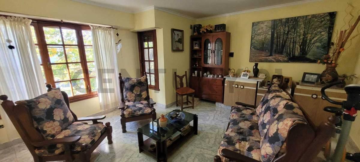 Foto de CASA 4 AMBIENTES CON LOCAL COMERCIAL Y DEPARTAMENTO 1 AMBIENTE VILLA, imagen 4