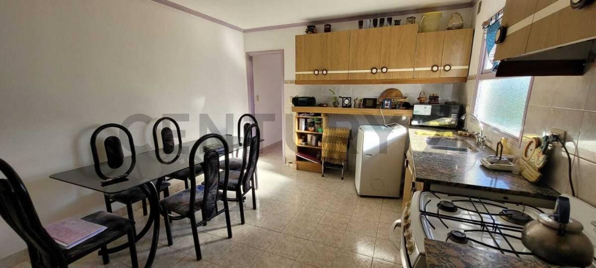 Foto de CASA 4 AMBIENTES CON LOCAL COMERCIAL Y DEPARTAMENTO 1 AMBIENTE VILLA, imagen 2
