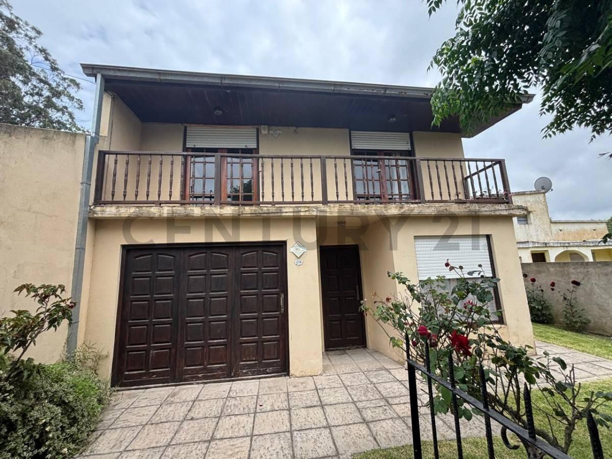 Foto de Venta casa 4 ambientes con parque y garage – Zona Punta Mogotes, imagen 1