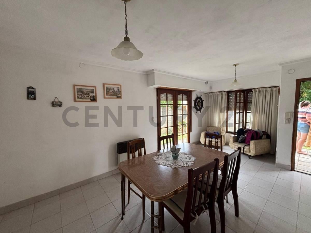 Foto de Venta casa 4 ambientes con parque y garage – Zona Punta Mogotes, imagen 4