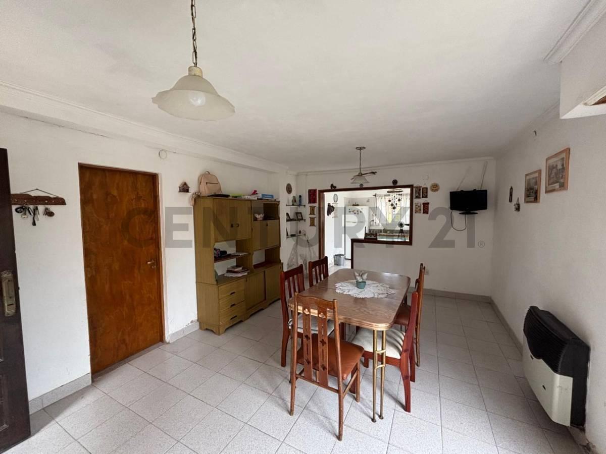 Foto de Venta casa 4 ambientes con parque y garage – Zona Punta Mogotes, imagen 3