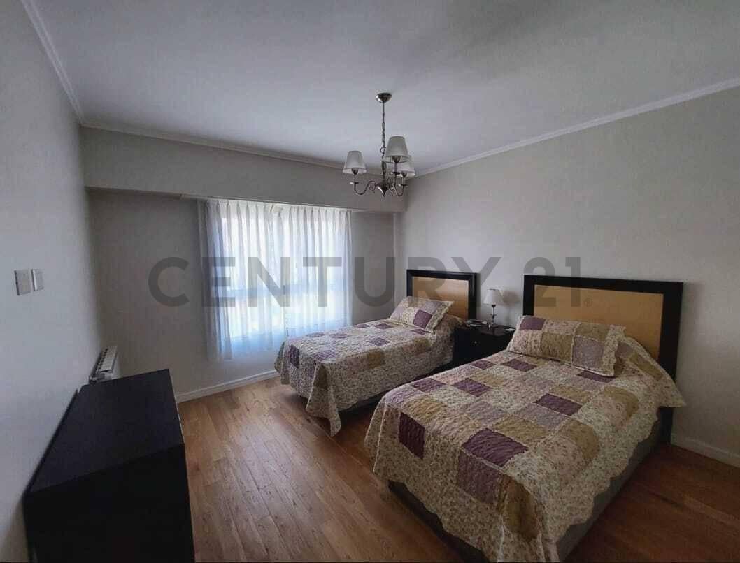 Foto de Venta semipiso 3 ambientes a la calle c/ cochera y baulera. Zona La, imagen 3