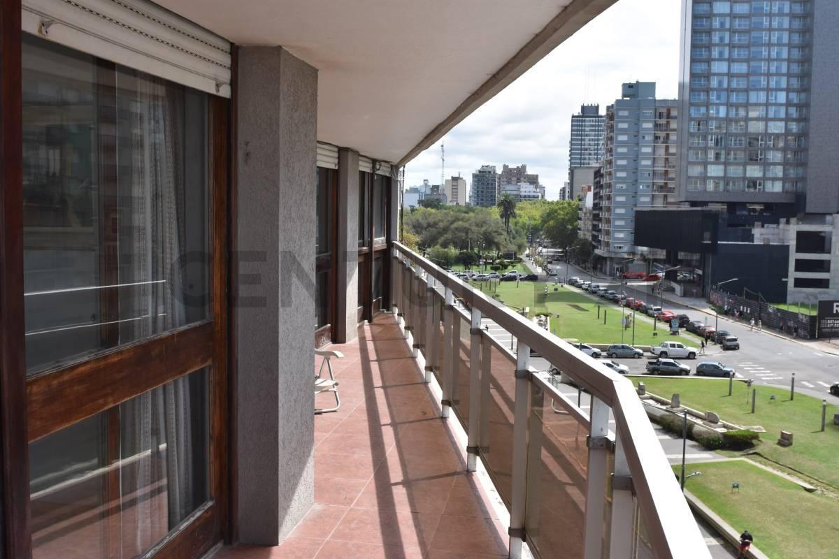 Foto de Semipiso de 4 ambientes con dependencia frente al mar zona La Perla, imagen 1