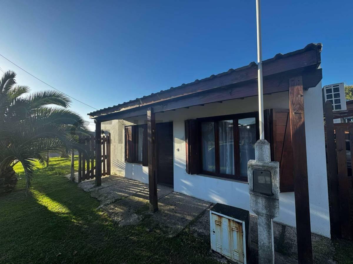 Foto de Casa en esquina de 3 ambientes con amplio patio en Playa Serena, imagen 1
