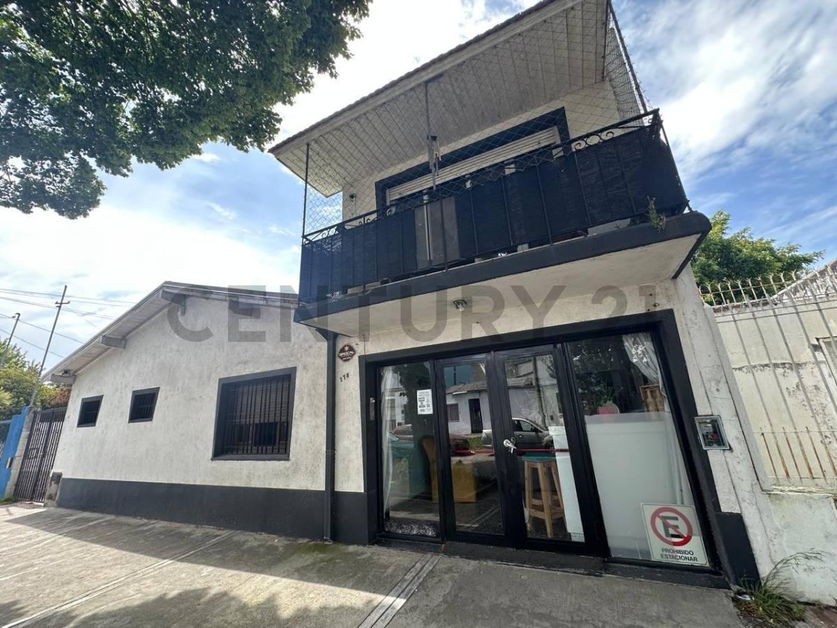Foto de Casa multifamiliar en terreno propio con patio y cochera, imagen 4