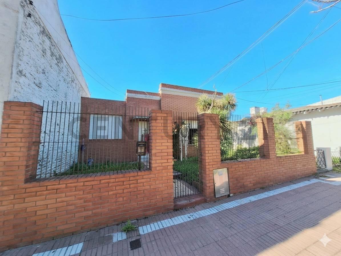 Foto de Casa 4 ambientes en zona Don Bosco a reciclar, imagen 1