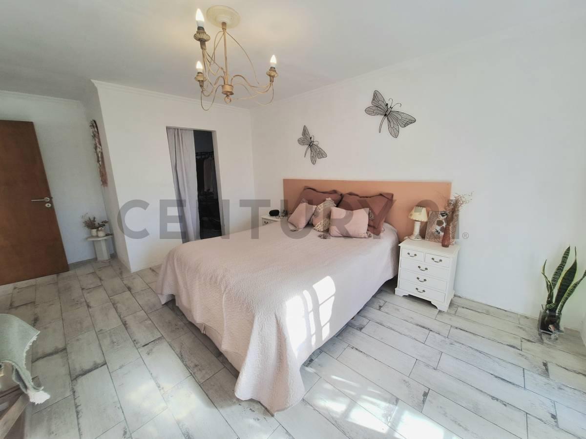 Foto de Chalet 6 ambientes nuevo en zona San Carlos, imagen 5