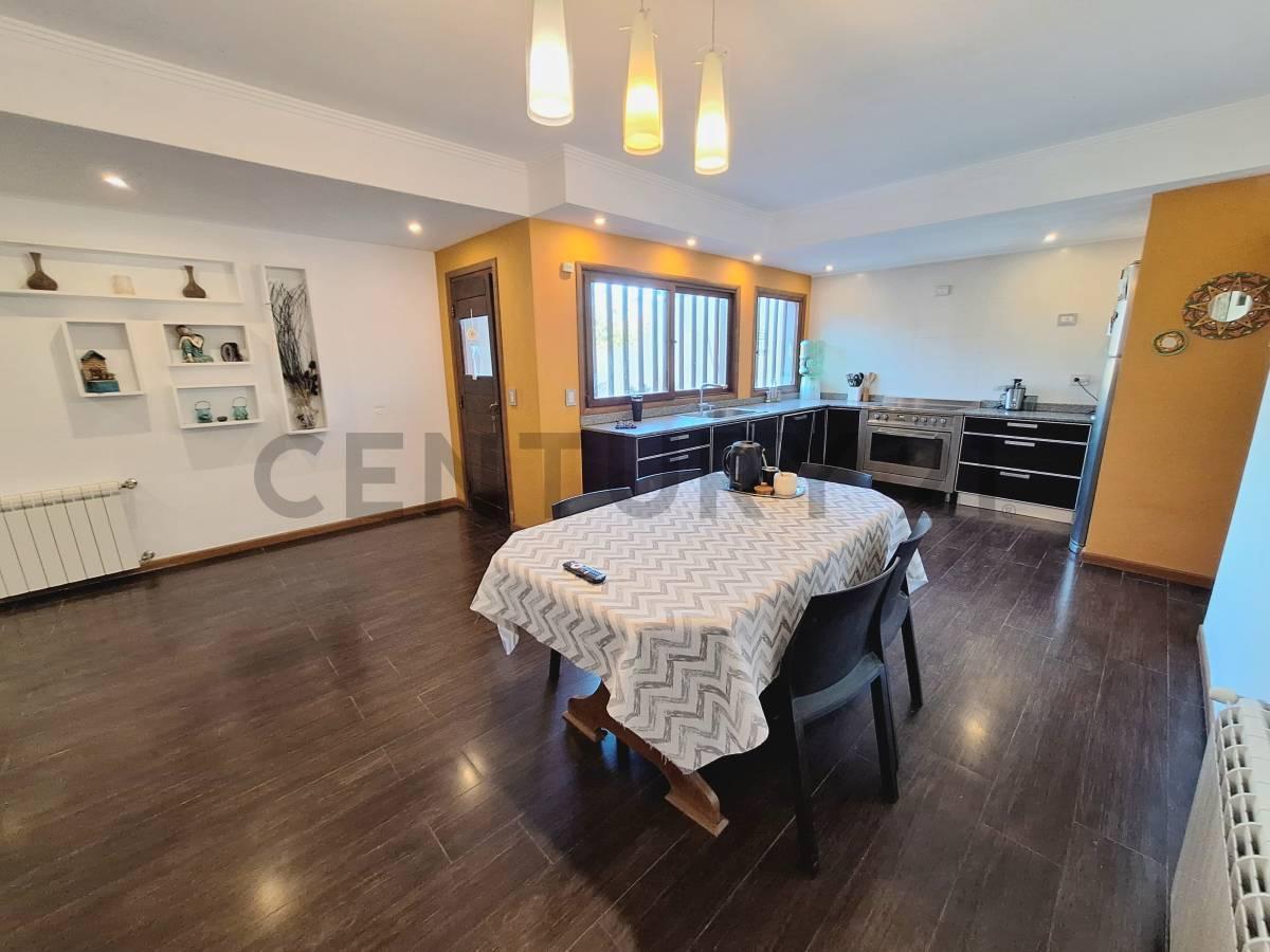 Foto de Chalet 6 ambientes nuevo en zona San Carlos, imagen 3
