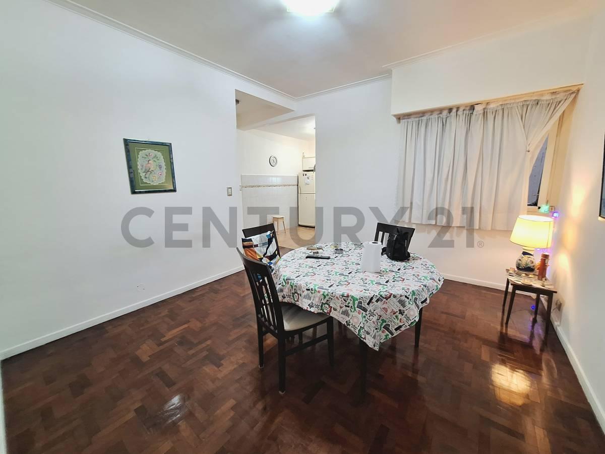 Foto de Departamento 2 ambientes reciclado en zona Güemes, imagen 3
