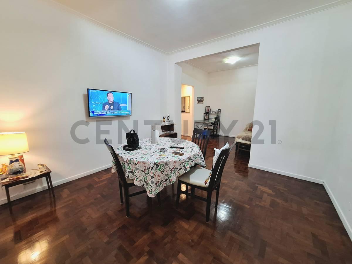 Foto de Departamento 2 ambientes reciclado en zona Güemes, imagen 1