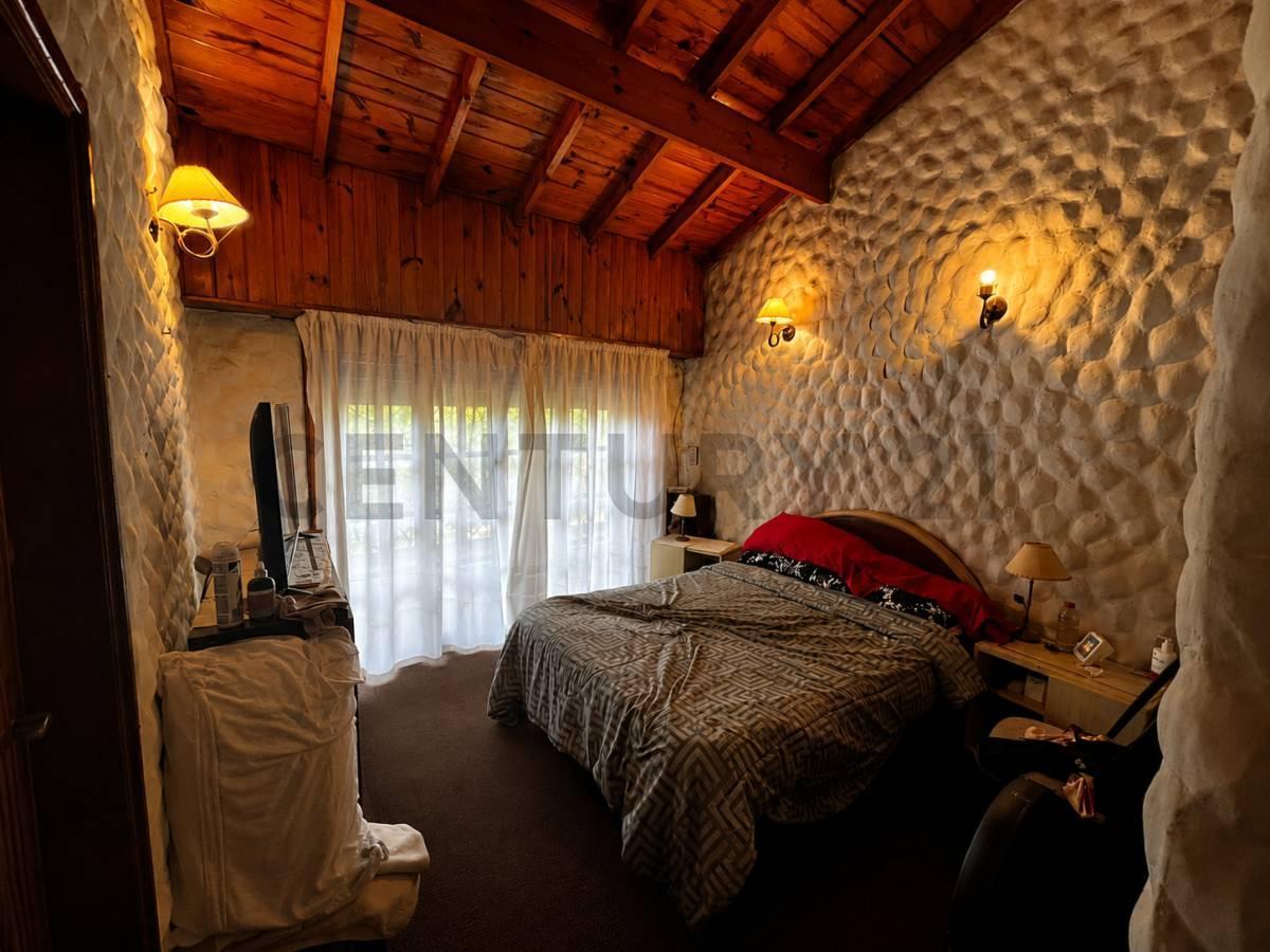 Foto de VENTA DE CHALET CON GRAN PATIO EN PUNTA MOGOTES, imagen 5