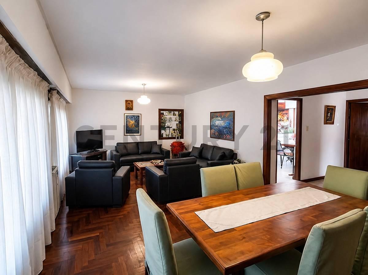 Foto de VENTA DE CHALET CON GRAN PATIO EN PUNTA MOGOTES, imagen 2