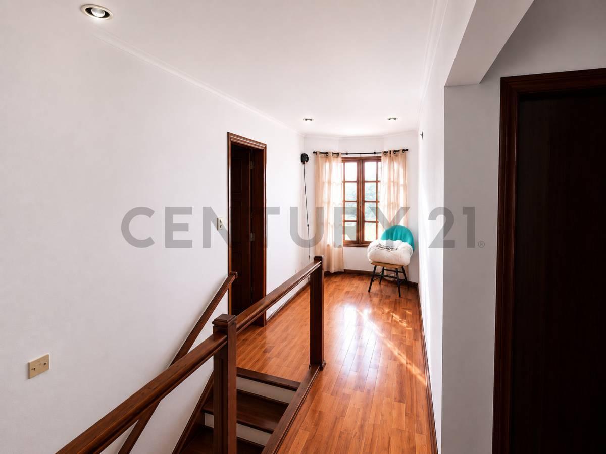Foto de VENTA DE CHALET CON GRAN PATIO EN PUNTA MOGOTES, imagen 3
