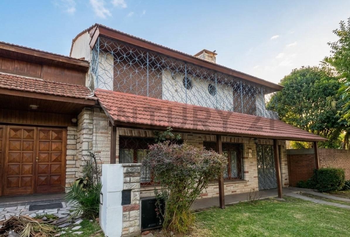 Foto de VENTA DE CHALET CON GRAN PATIO EN PUNTA MOGOTES, imagen 1