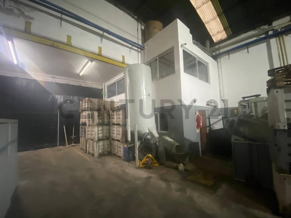Foto de IMPORTANTE PROPIEDAD EN VENTA – LOTE AMPLIO + CONSTRUCCIÓN CON GRAN, imagen 3