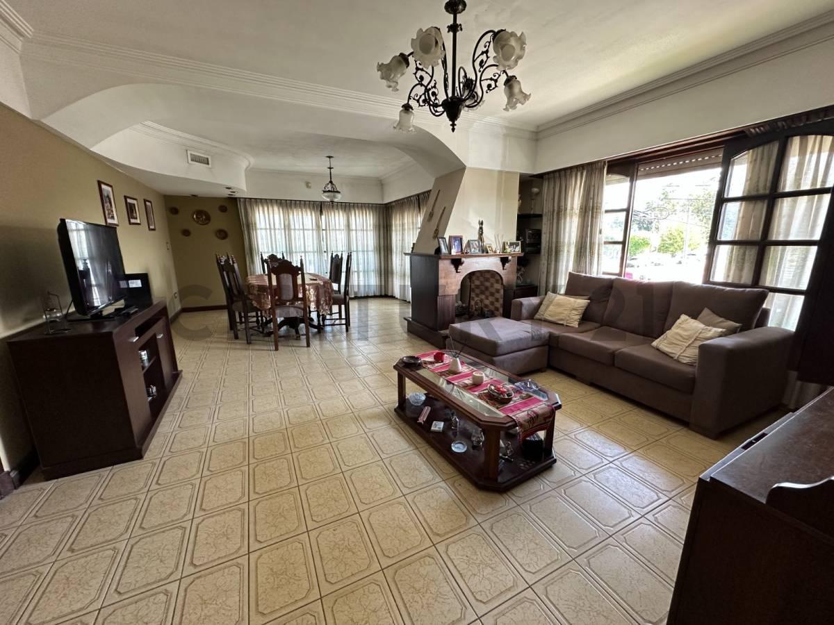 CASA 4 AMBIENTES C/PISCINA + LOCAL COMERCIAL, SOBRE AV. COLON, MAR DEL PLATA