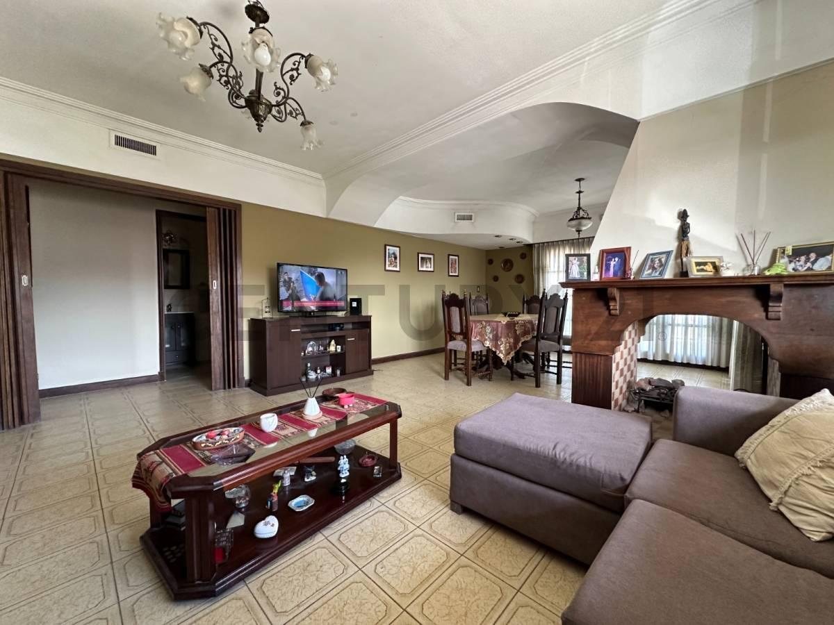 Foto de CASA 4 AMBIENTES C/PISCINA + LOCAL COMERCIAL, SOBRE AV. COLON, MAR DEL, imagen 3