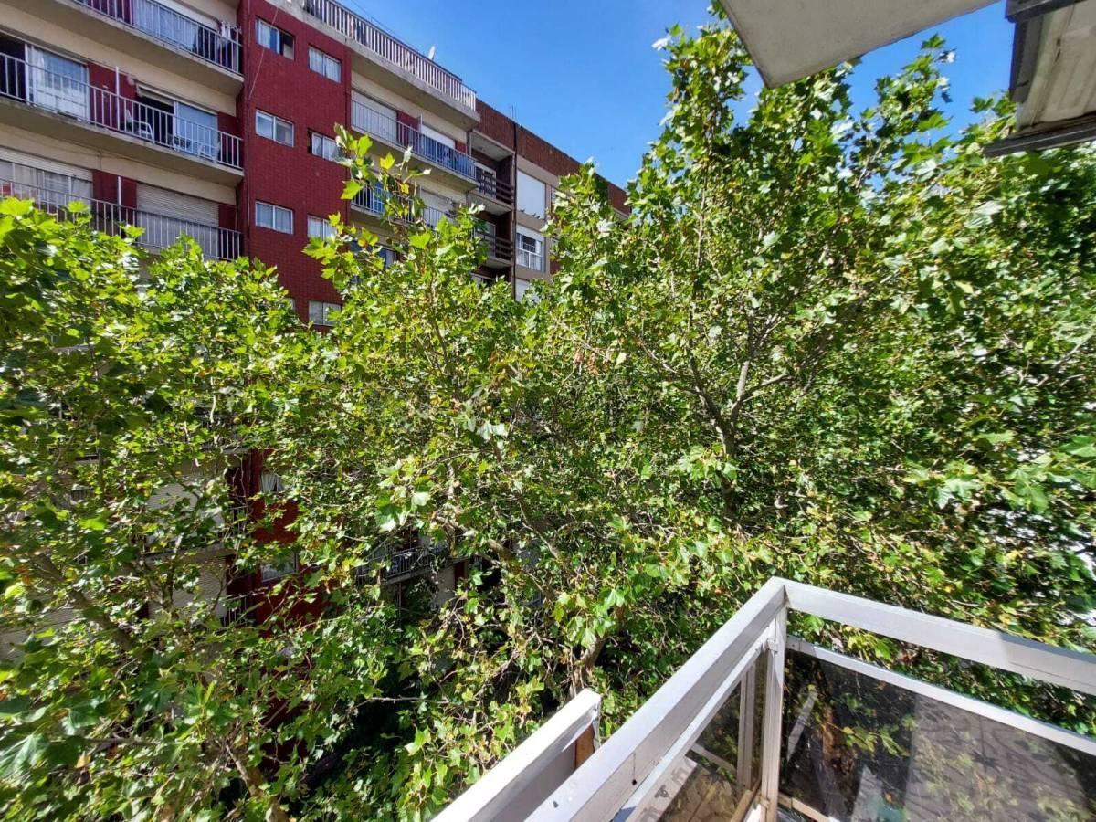 Foto de Venta departamento dos ambientes al frente c/ balcon. Zona Plaza Colon, imagen 3