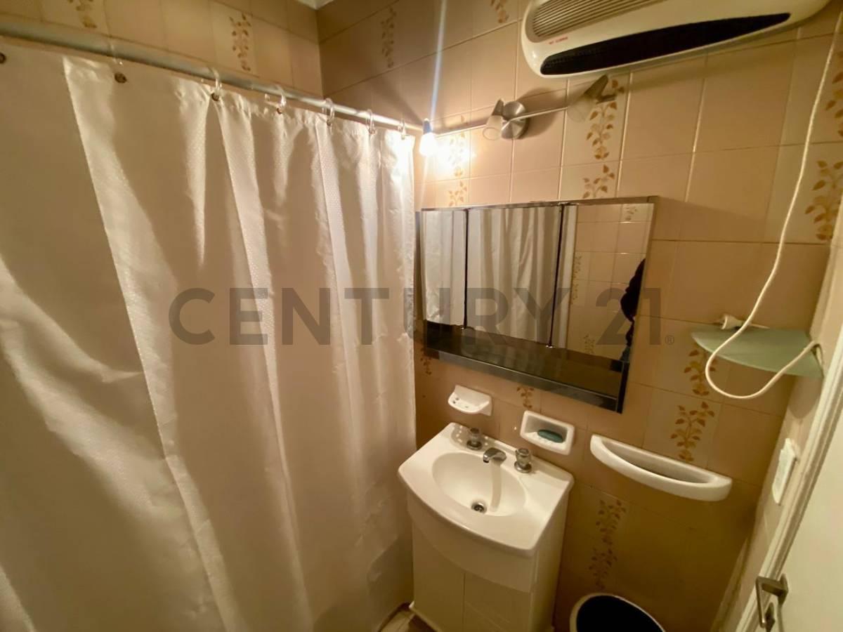 Foto de Departamento 2 ambientes con balcón aterrazado, cochera y baulera |, imagen 3