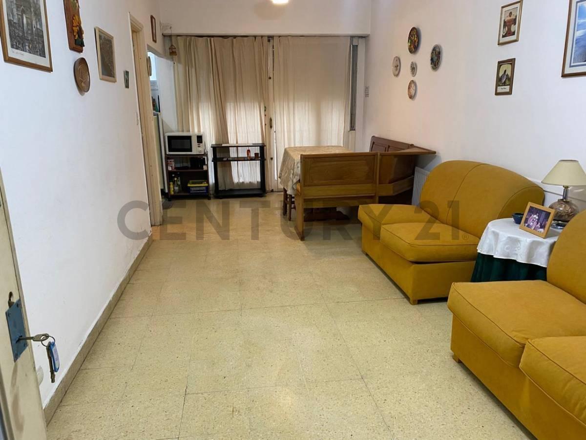 Foto de Venta departamento Monoambiente a metros del mar y la peatonal, imagen 1