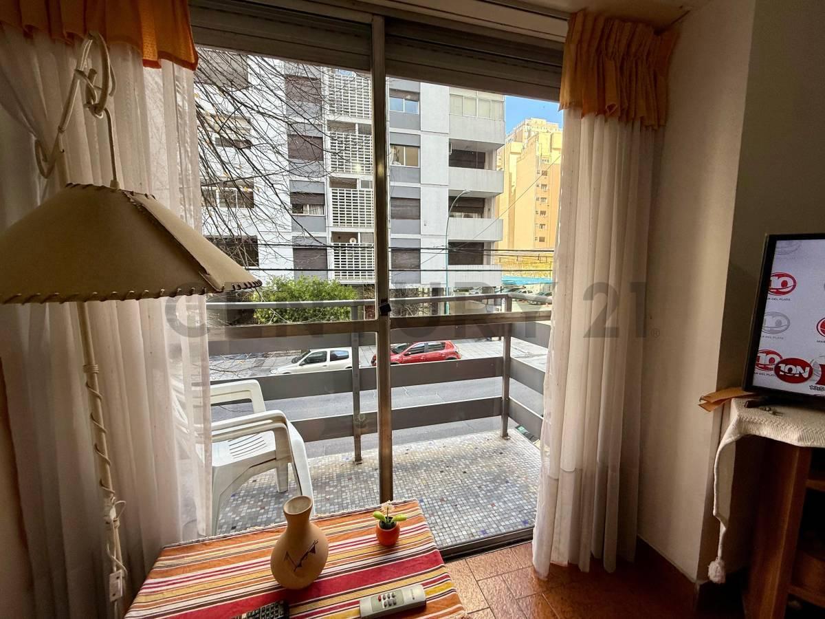 Foto de Departamento de 2 ambientes al frente con balcón en Plaza Colón, imagen 4