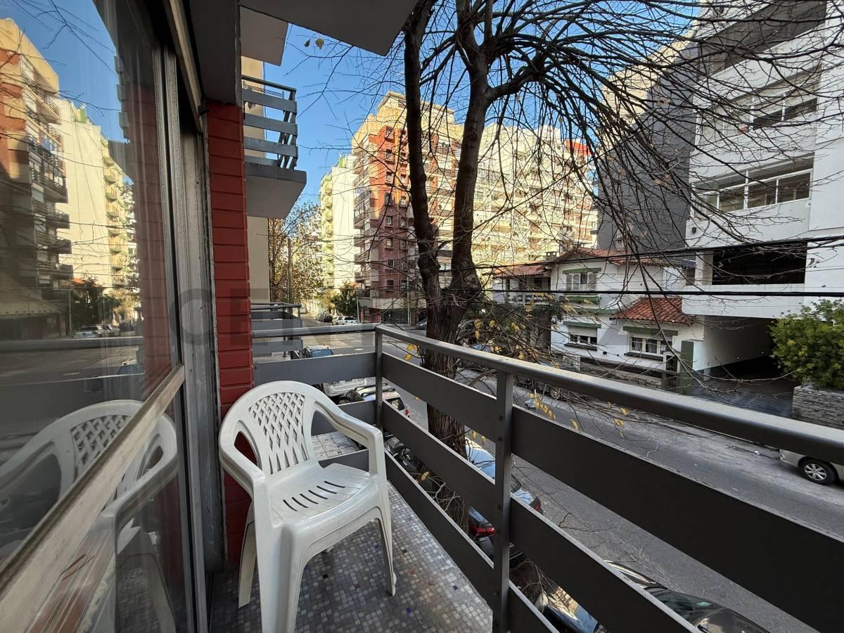 Foto de Departamento de 2 ambientes al frente con balcón en Plaza Colón, imagen 2