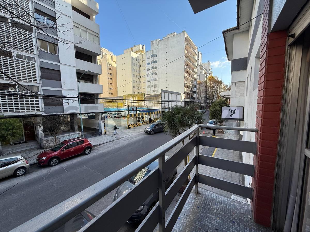 Foto de Departamento de 2 ambientes al frente con balcón en Plaza Colón, imagen 1