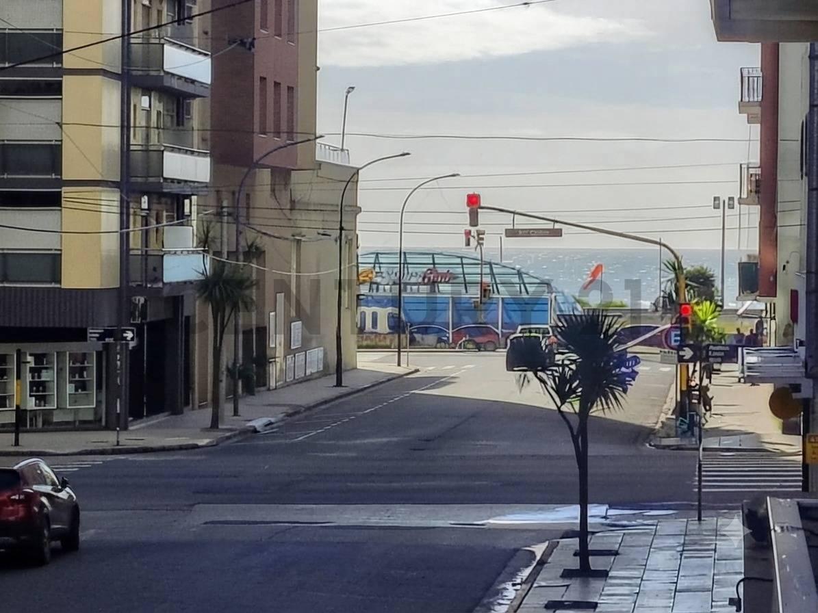 Foto de Departamento de 2 ambientes al frente y a metros del mar, Plaza Colon, imagen 2