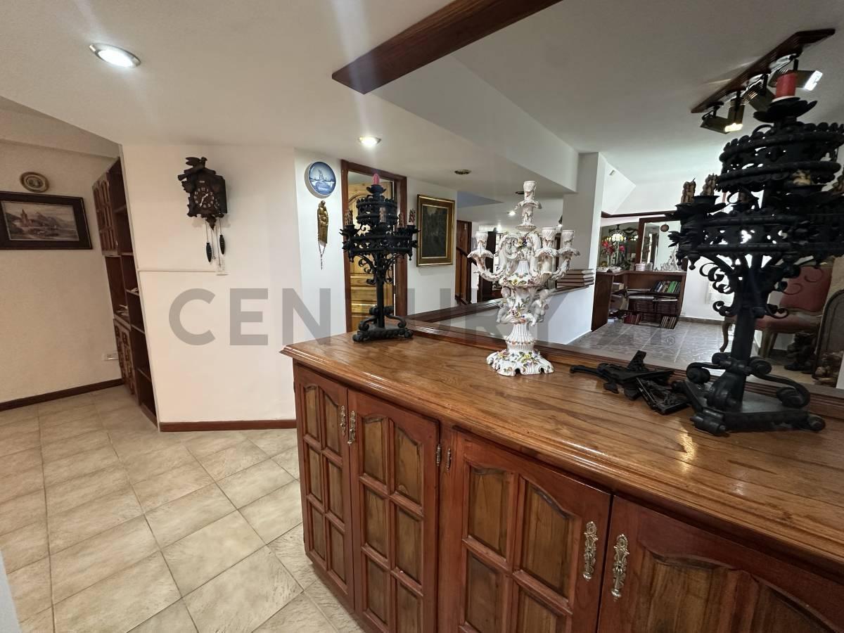 Foto de Imponente chalet 4 ambientes en Parque Luro, c/ quincho y cochera, imagen 2