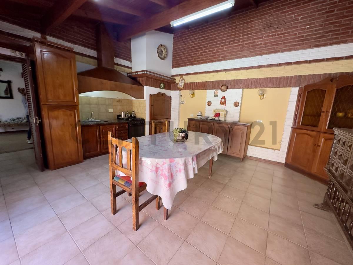 Foto de Imponente chalet 4 ambientes en Parque Luro, c/ quincho y cochera, imagen 4
