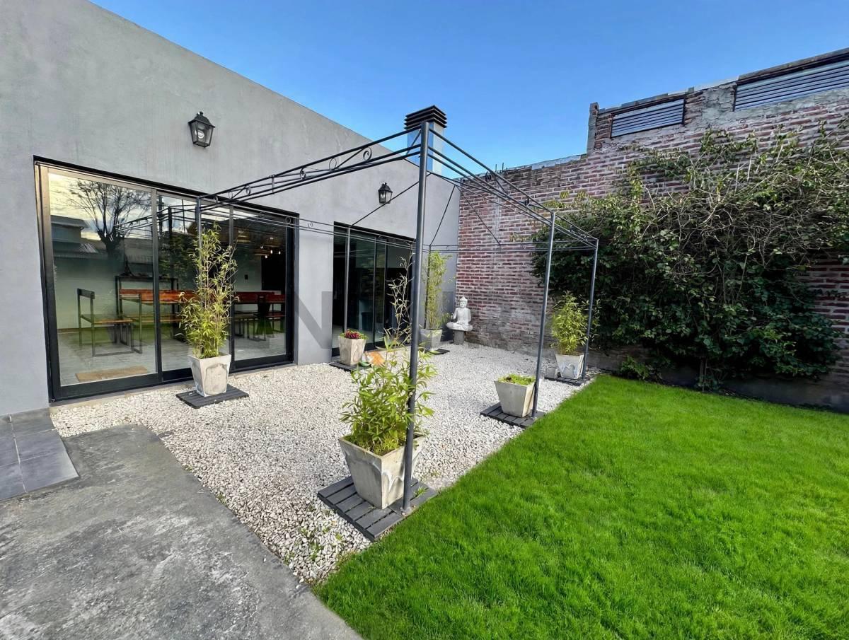 Foto de Casa nueva 4 ambientes con gran parque zona Pinos de Anchorena en una, imagen 3