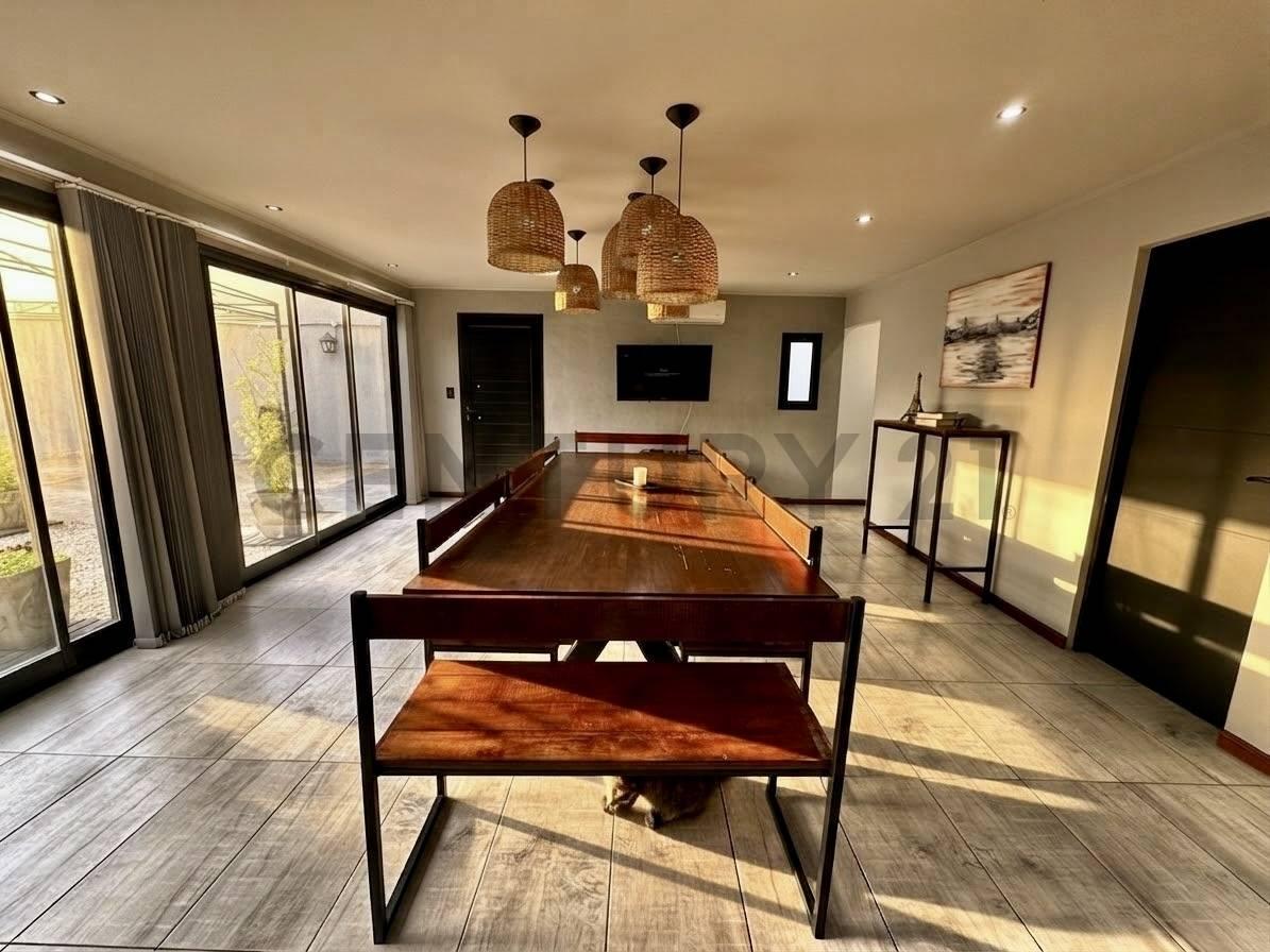 Foto de Casa nueva 4 ambientes con gran parque zona Pinos de Anchorena en una, imagen 5