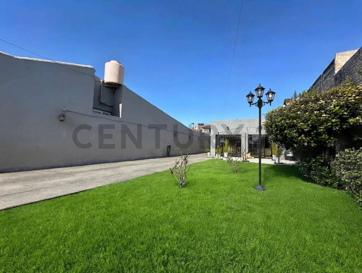 Foto de Casa nueva 4 ambientes con gran parque zona Pinos de Anchorena en una, imagen 1