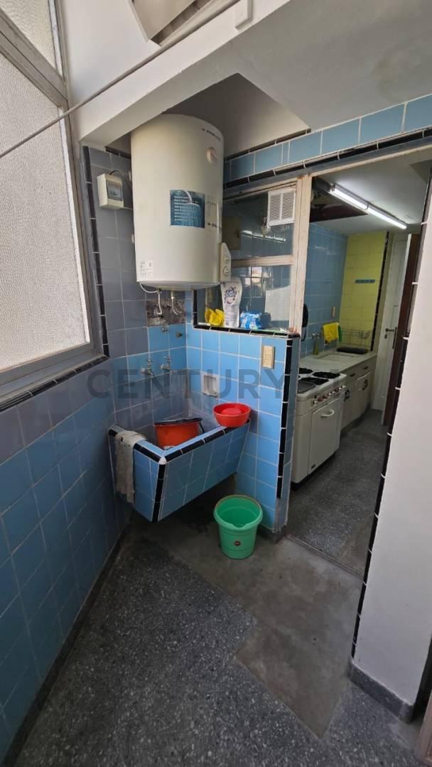 Foto de Exclusivo Semipiso de 4 Ambientes al Frente con Balcón - Zona Plaza, imagen 3