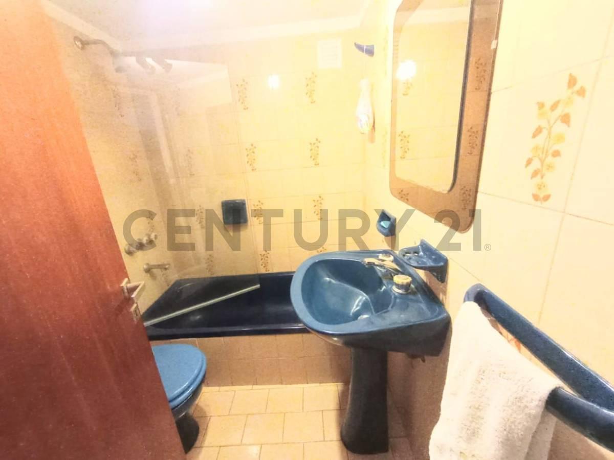 Foto de Departamento 5 ambientes a la calle con cochera Plaza Mitre, imagen 4