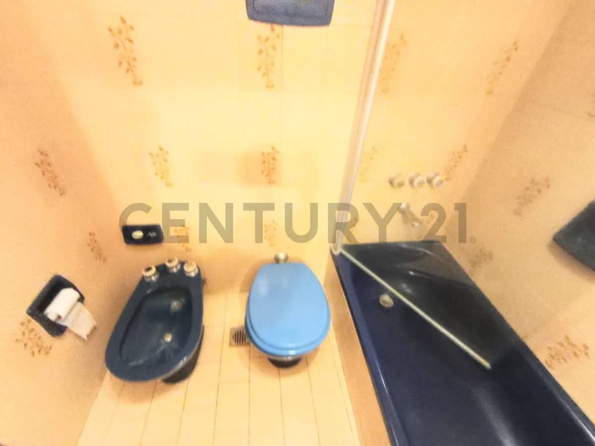 Foto de Departamento 5 ambientes a la calle con cochera Plaza Mitre, imagen 5