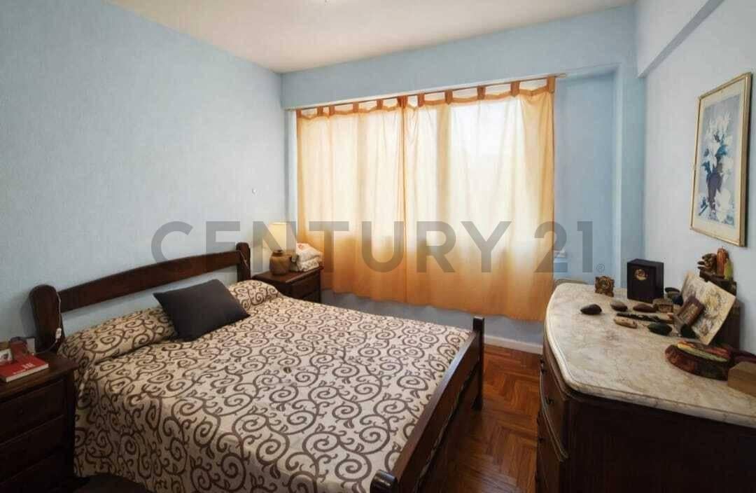 Foto de VENTA! Departamento 2 ambientes + dependencia al frente y con balcon, imagen 2