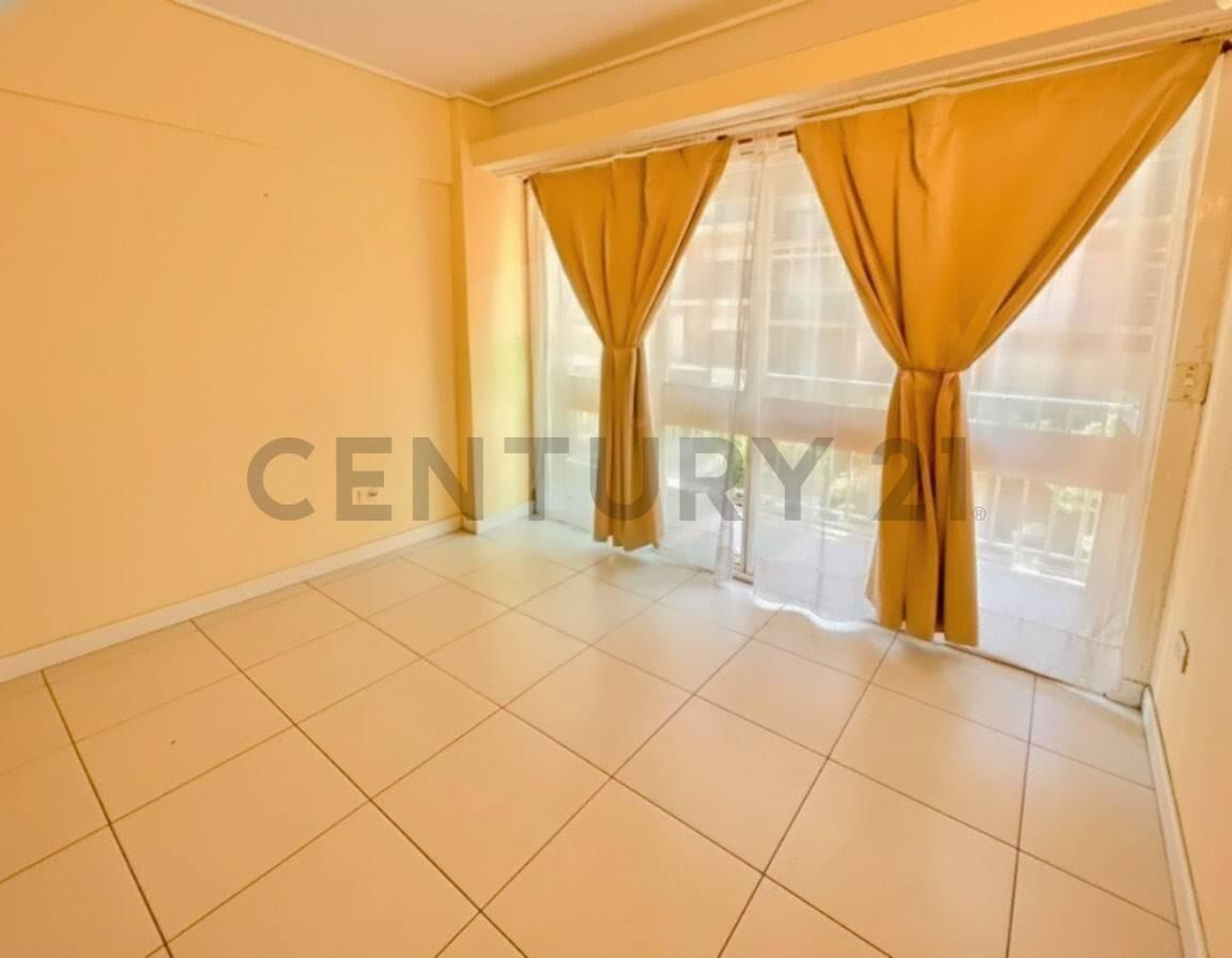 Foto de VENTA! Departamento 2 ambientes + dependencia al frente y con balcon, imagen 1