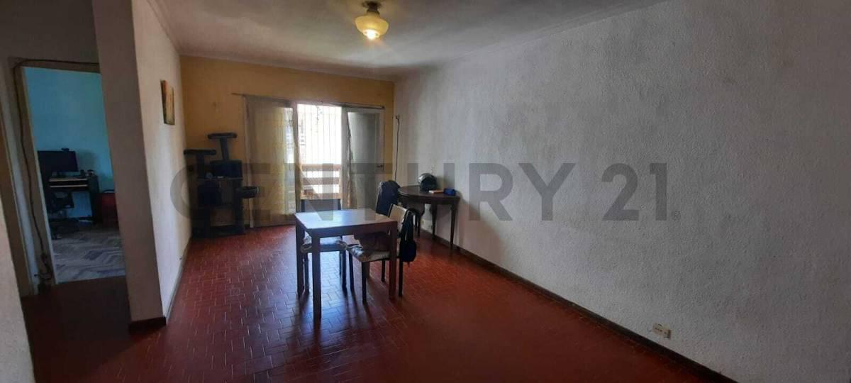 Foto de Vendo Departamento de 3 ambientes con Balcón., imagen 2