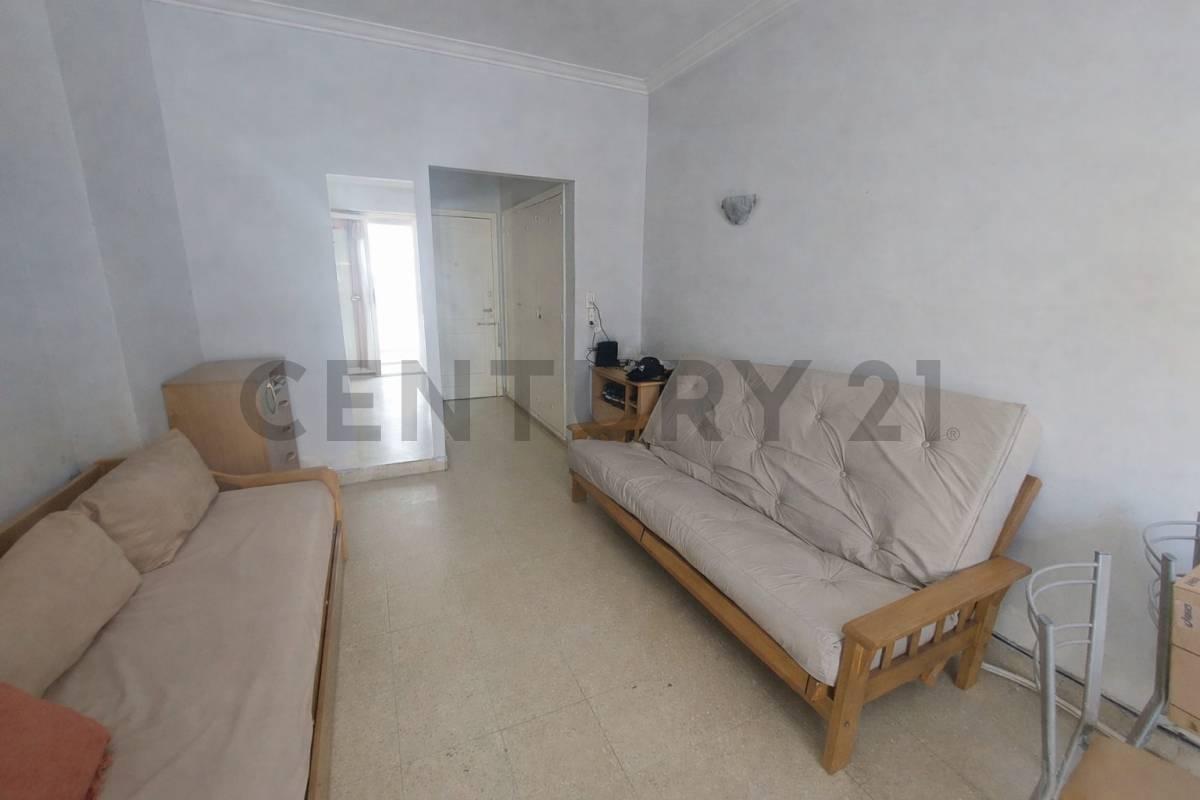 Foto de Venta departamento 1 ambiente a la calle c/balcón saliente. Zona Centro, imagen 2