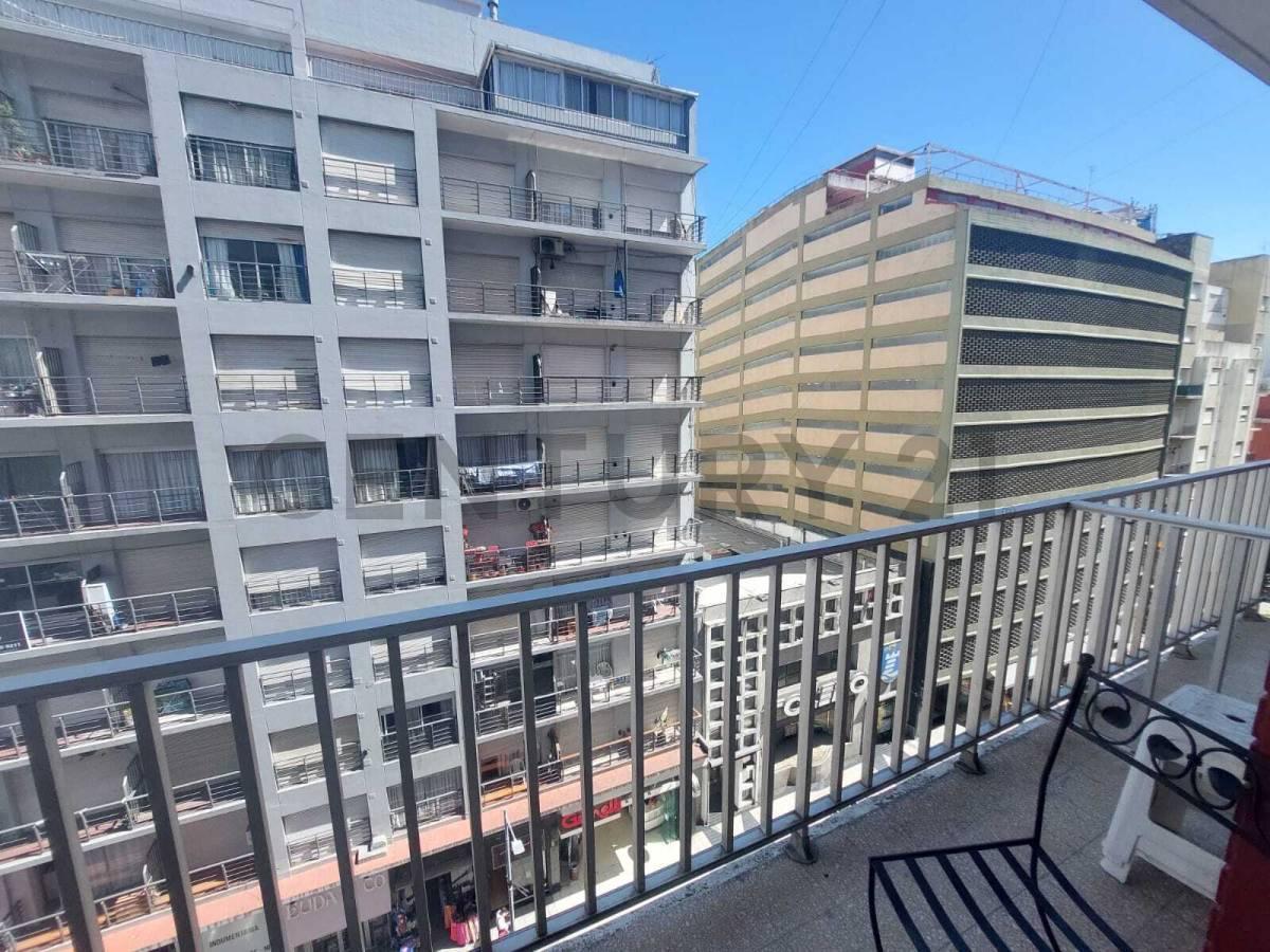 Foto de Venta departamento 1 ambiente a la calle c/balcón saliente. Zona Centro, imagen 1